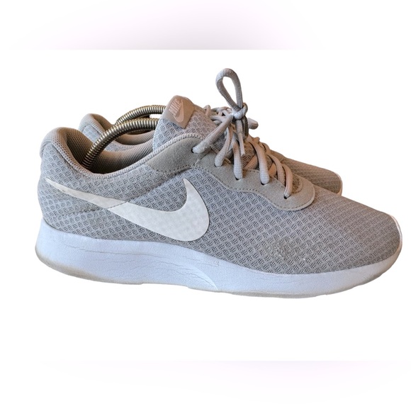 Nike Tanjun Gray & White Men’s 11.5 High End Running Shoes - Picture 7 of 10